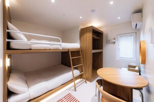 Premier Twin Room | Soundproofing, free WiFi, bed sheets