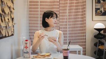 Free daily self-serve breakfast
