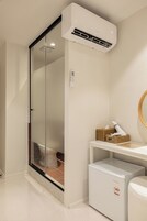 Standard Twin Room | Soundproofing, free WiFi, bed sheets