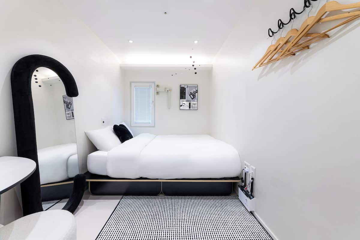 Standard Double Room | Free WiFi, bed sheets