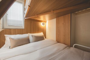 Chambre Standard avec lits jumeaux | Système d’insonorisation, accès au Wi-Fi (inclus), literie fournie