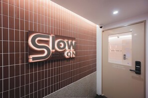 Interior entrance - Slowon Hongdae (Seoul)