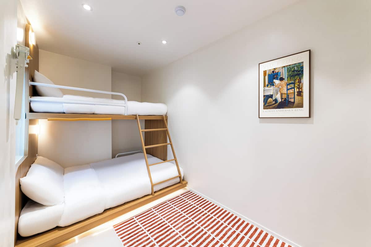 Triple Room | Free WiFi, bed sheets