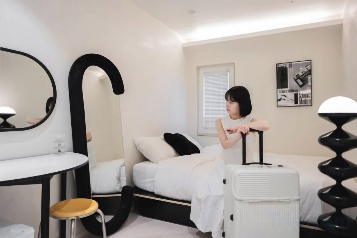 Soundproofing, WiFi (free), bed sheets