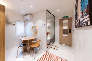 Premier Twin Room | Free WiFi, bed sheets