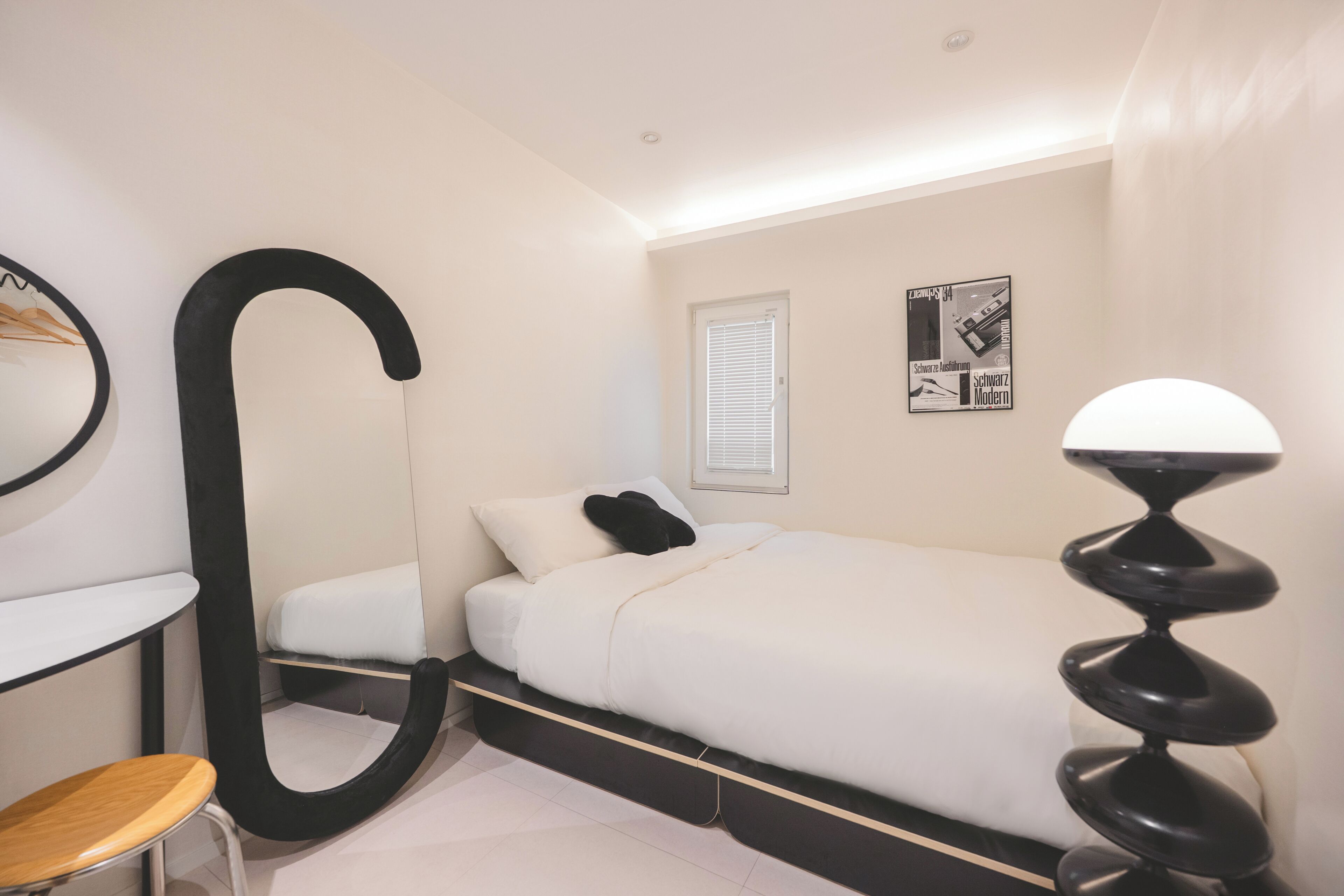 Soundproofing, free WiFi, bed sheets