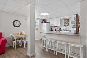 Kühlschrank, Mikrowelle, Ofen, Geschirrspüler