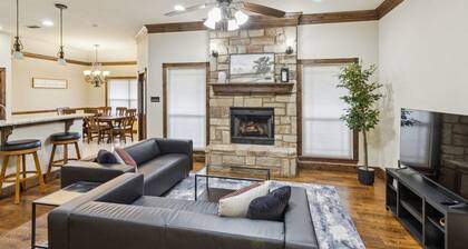 NEW! Gorgeous 4BR Dakota Springs Home