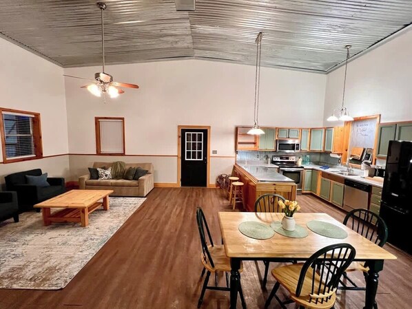 Interior - Private Spacious Barndominium (Burnet)