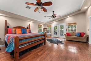 4 habitaciones, tabla de planchar con plancha, wifi y ropa de cama 