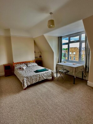 1 chambre, fer et planche à repasser, Wi-Fi, draps fournis