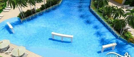 12 outdoor pools