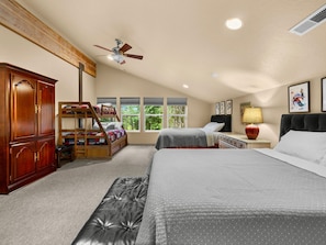 6 bedrooms, WiFi, bed sheets