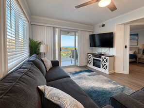 Living area - A Place at the Beach III, Oceanfront Family-Friendly Resort (Atlantic Beach)