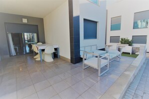 Apartment | Outdoor dining