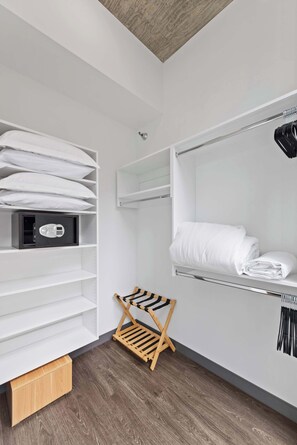 2 bedrooms, iron/ironing board, travel cot, WiFi