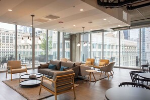 Fernseher, Stereoanlage, Arbeitsbereiche