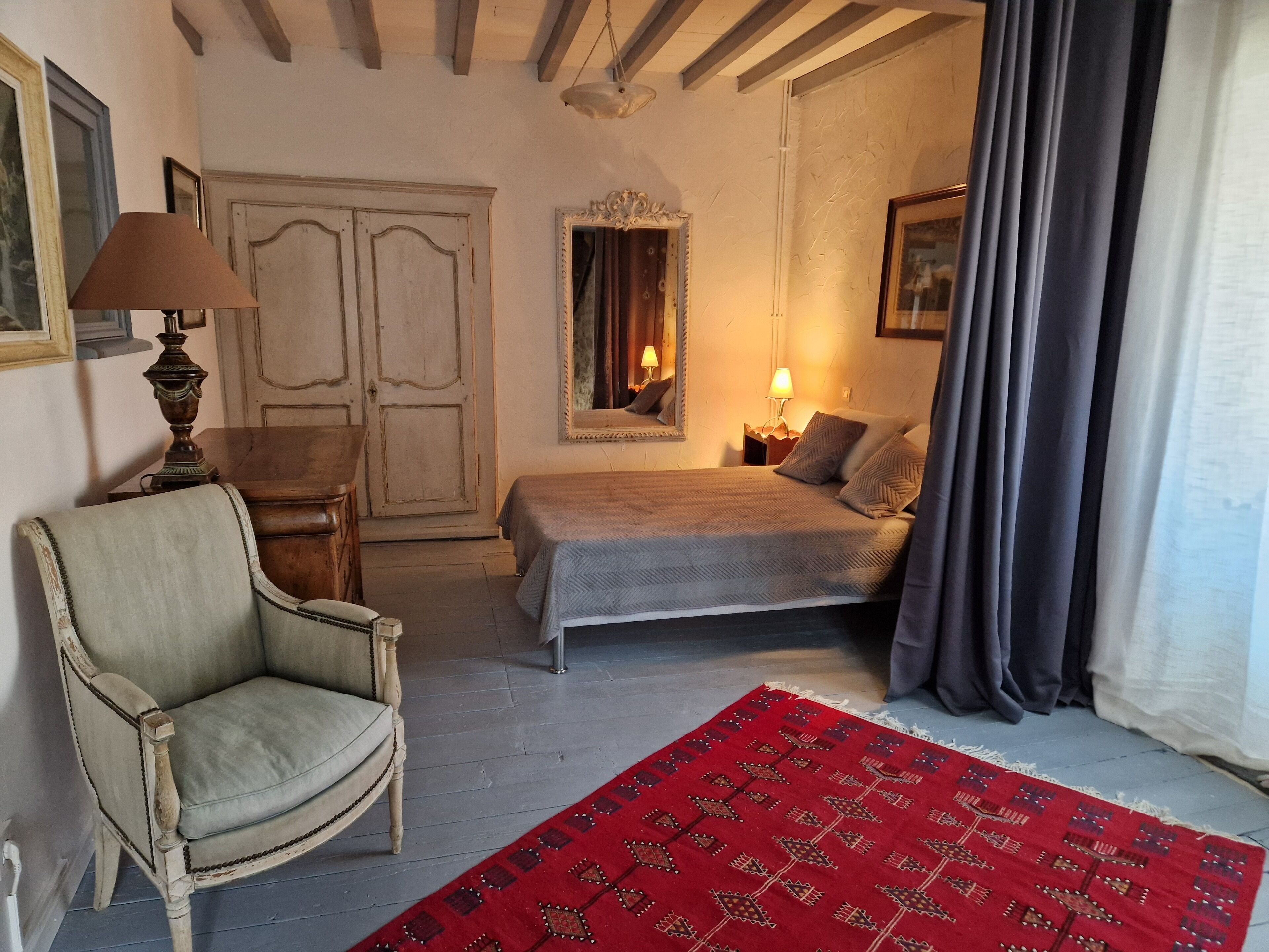 2 bedrooms, iron/ironing board, WiFi