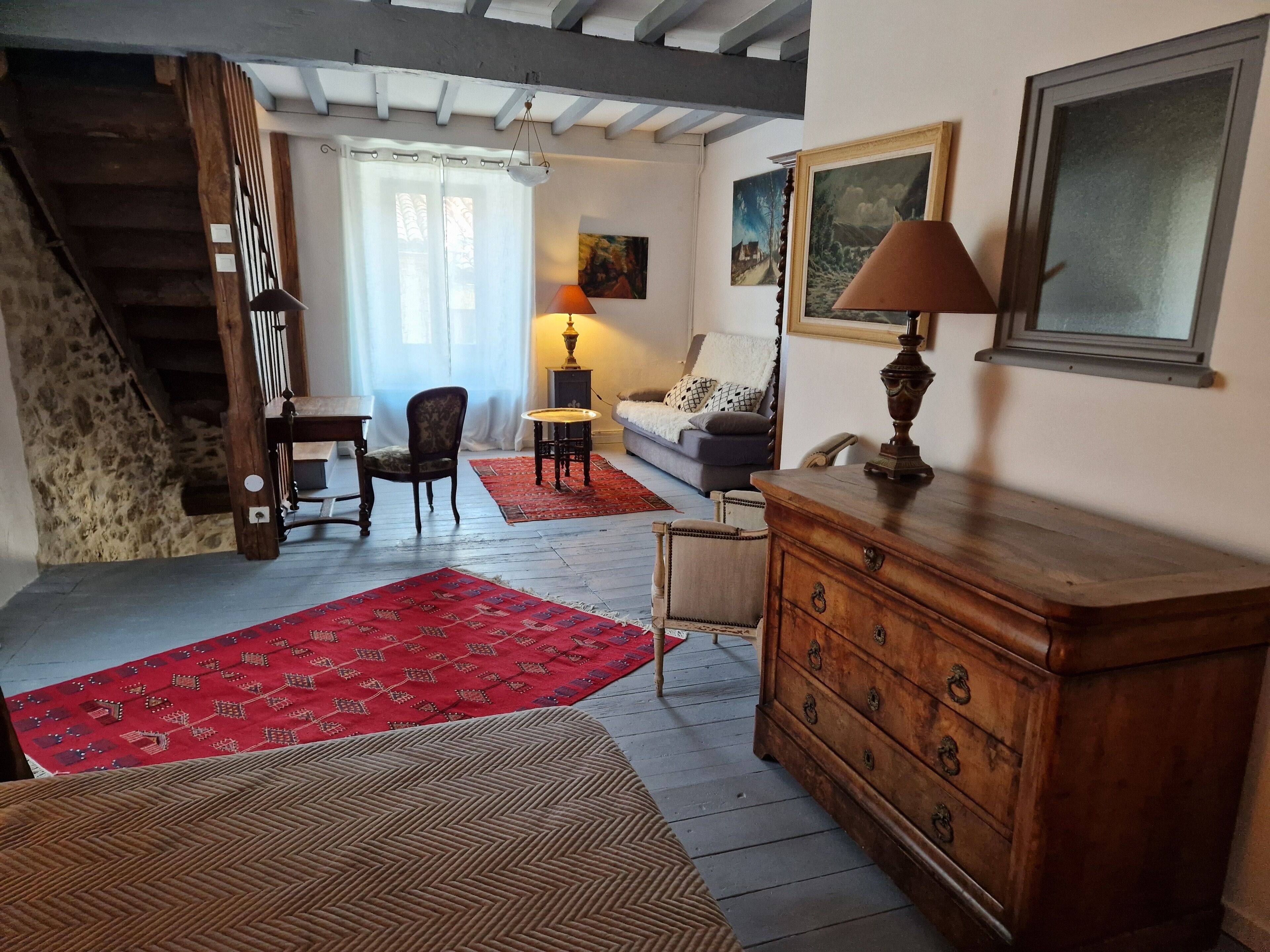 Flat-screen TV, fireplace