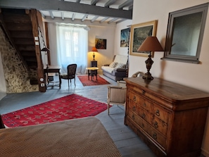 Flat-screen TV, fireplace