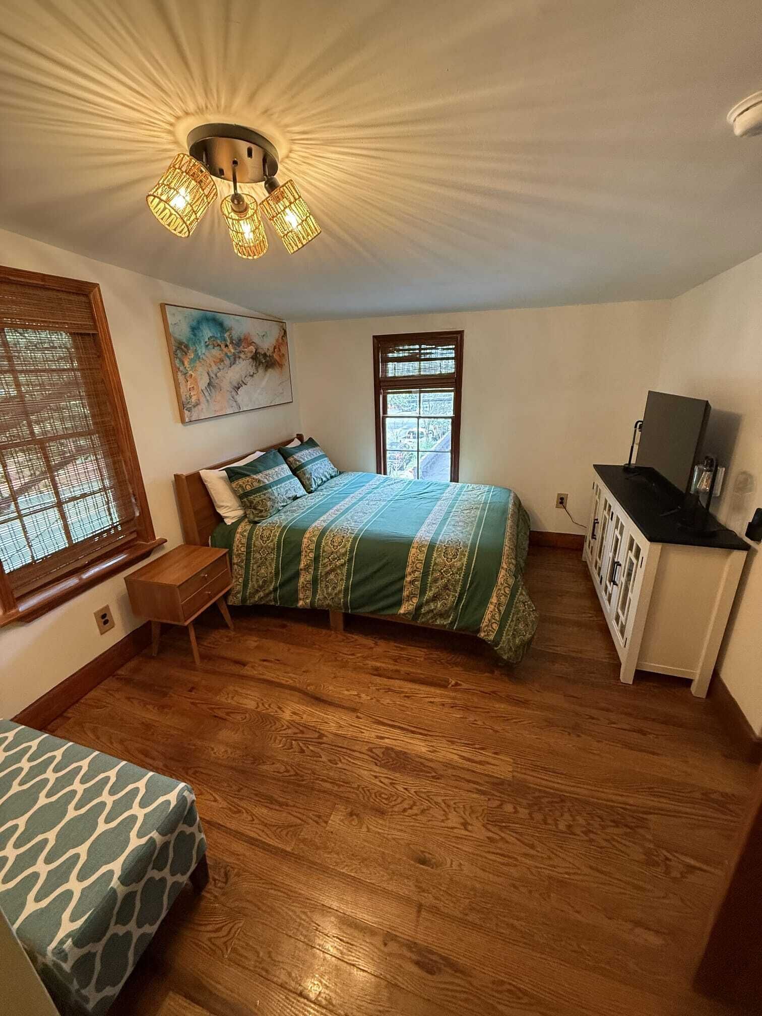 2 habitaciones, tabla de planchar con plancha y cuna de viaje 