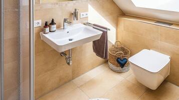 Hårføner og håndklær