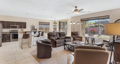 Queen Creek Oasis: Private Pool & Family Fun, Near Major Shopping Centers!