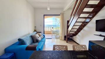 Basic Apartment | Living area