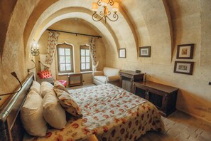 Minibar, free WiFi, bed sheets - Hush Cappadocia (Urgup)