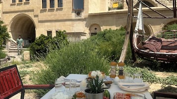 Ferdiglaget frokost er inkludert hver dag