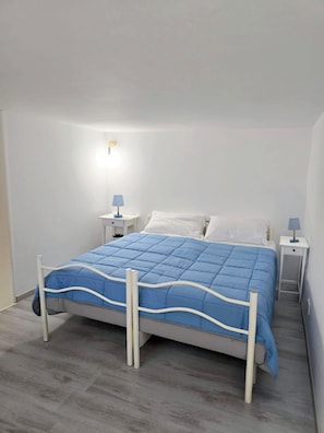 Family Quadruple Room | Blackout drapes, free WiFi