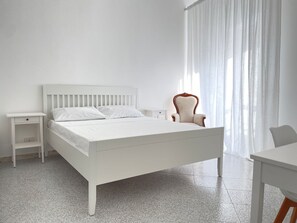 Deluxe Room, Balcony | Blackout drapes, free WiFi