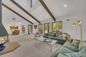 TV - Updated modern cabin in Sunriver! (Sunriver)