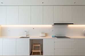 Fridge, microwave, oven, coffee/tea maker