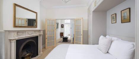 1 habitación, tabla de planchar con plancha, wifi gratis y ropa de cama