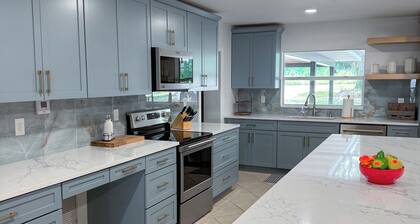 Spacious 5-bedroom Lakefront Family Retreat -Lake Placid