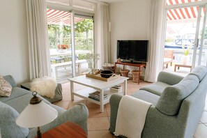 House | Living room - Nice Holiday Home on the Water in Grou (Grou)