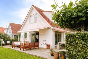 House | Terrace/patio - Nice Holiday Home on the Water in Grou (Grou)