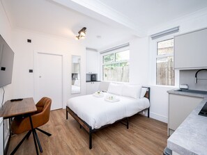 Iron/ironing board, free WiFi, bed sheets