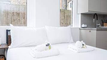 Iron/ironing board, free WiFi, bed sheets