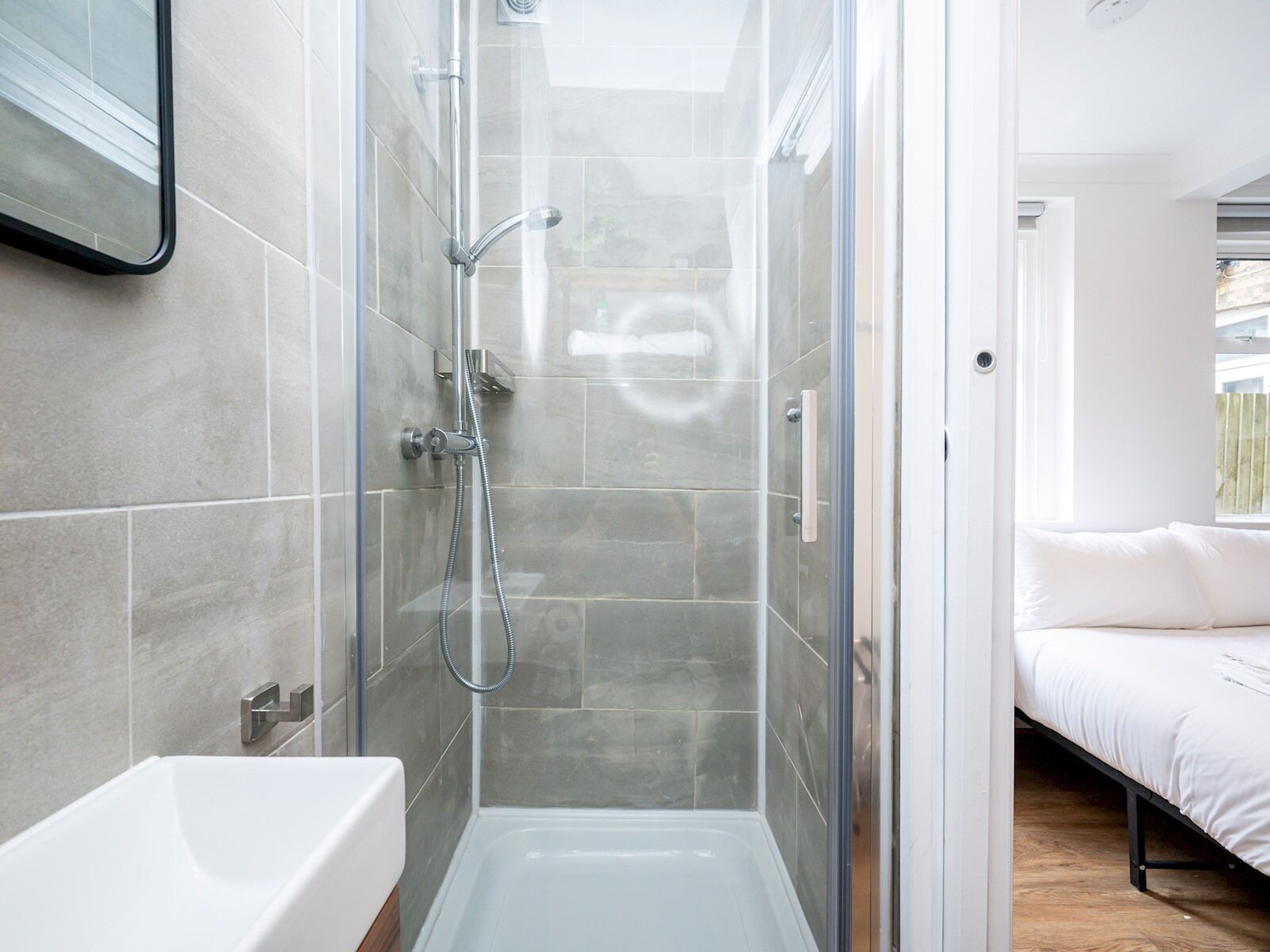Shower, hair dryer, towels