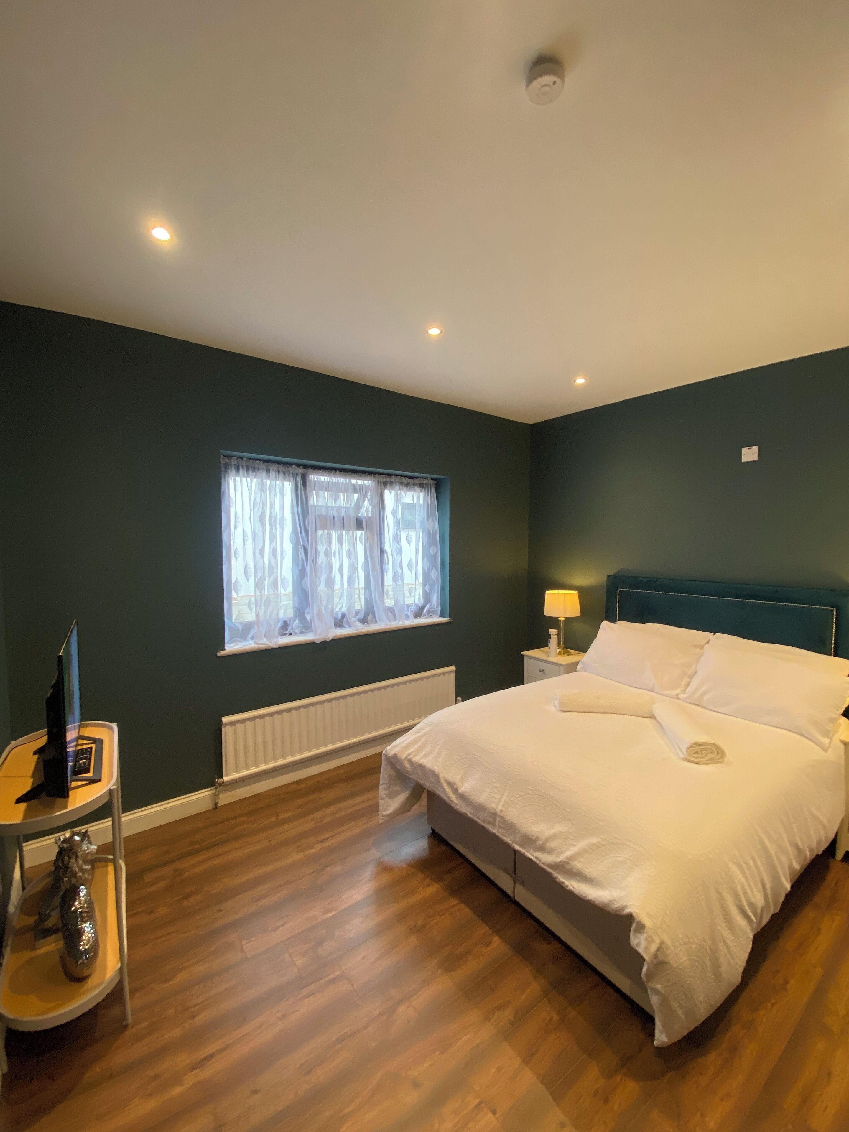 2 多间卧室、熨斗/熨衣板、免费 WiFi、床单