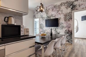Apartment | Living area | 40-inch flat-screen TV with digital channels - Landino Apartment by Mamo Florence (Florence)