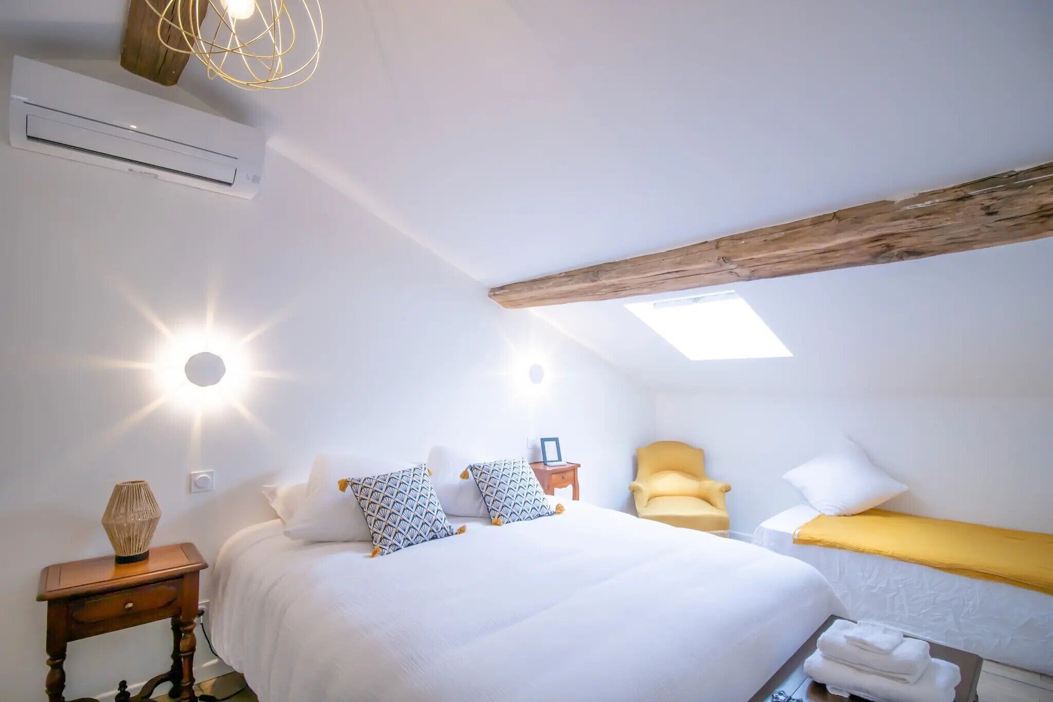 1 camera, Wi-Fi, lenzuola