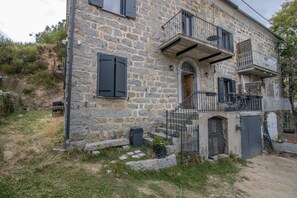 Exterior - Room 'Ghjinestra' with Wi-Fi and Air Conditioning (Bastelica)