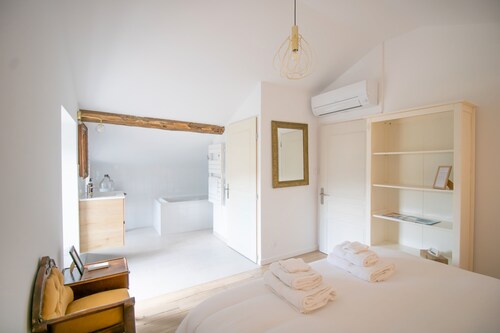 Chambre 'Ghjinestra' avec Wi-Fi et climatisation
