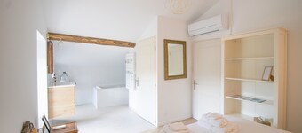 Room 'Ghjinestra' with Wi-Fi and Air Conditioning