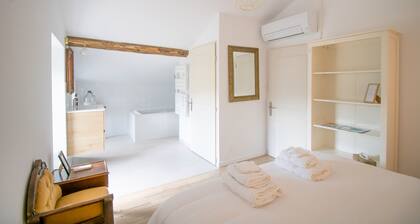 Chambre 'Ghjinestra' avec Wi-Fi et climatisation