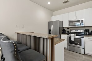 Microwave, oven, dishwasher, coffee/tea maker