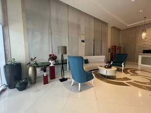 Lobby - Marvinn's by LVH - 150 Newport Boulevard. Near NAIA T3! Free Wifi/Netflix/Pool (Pasay City)